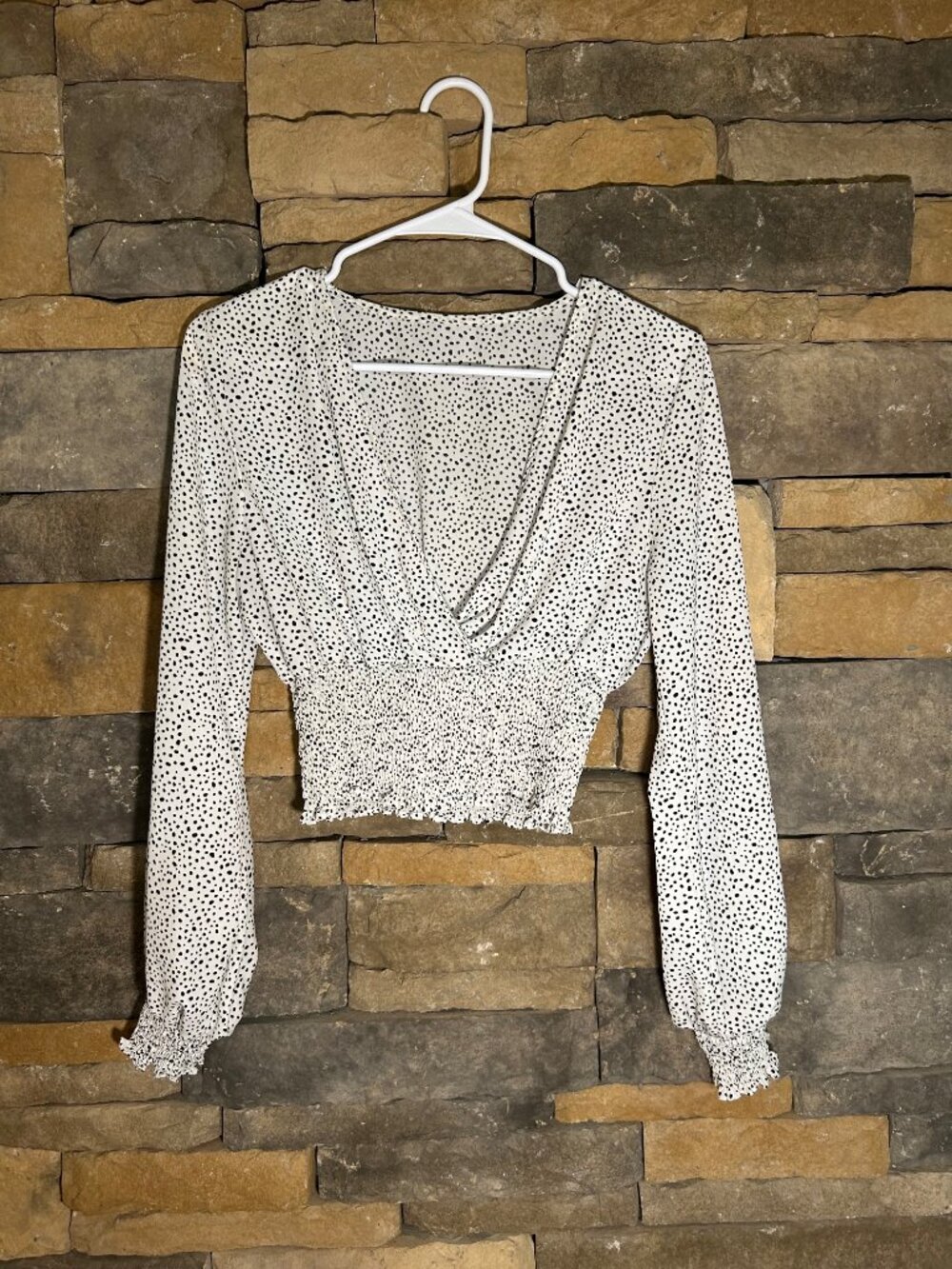 Long Sleeve B&W Spotted Cropped Blouse